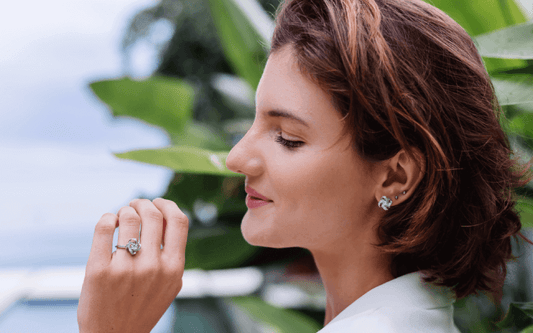 Ways to Look Elegant When Wearing Silver Jewelry