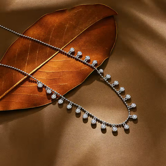 سلسال المويسانيت المتدلي