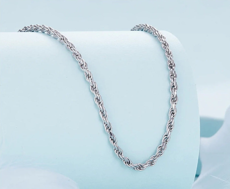 Minimalist Twisted Chain Necklace