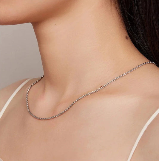 Minimalist Twisted Chain Necklace